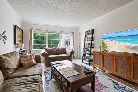 1516 S Lakeside Drive