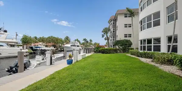 Image 2: Boutique waterfront building with only 29 residenc