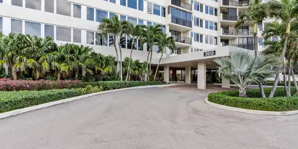 Image 2: 002-3912SouthOceanBoulevard-HighlandBeac