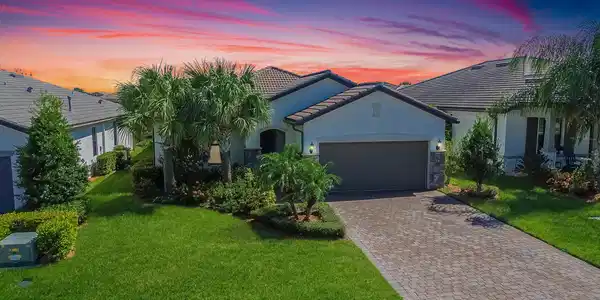 380 SE Courances Drive