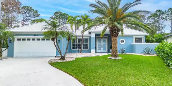 2420 SW Carriage Place