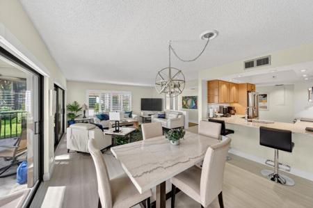 218 NE Edgewater Drive