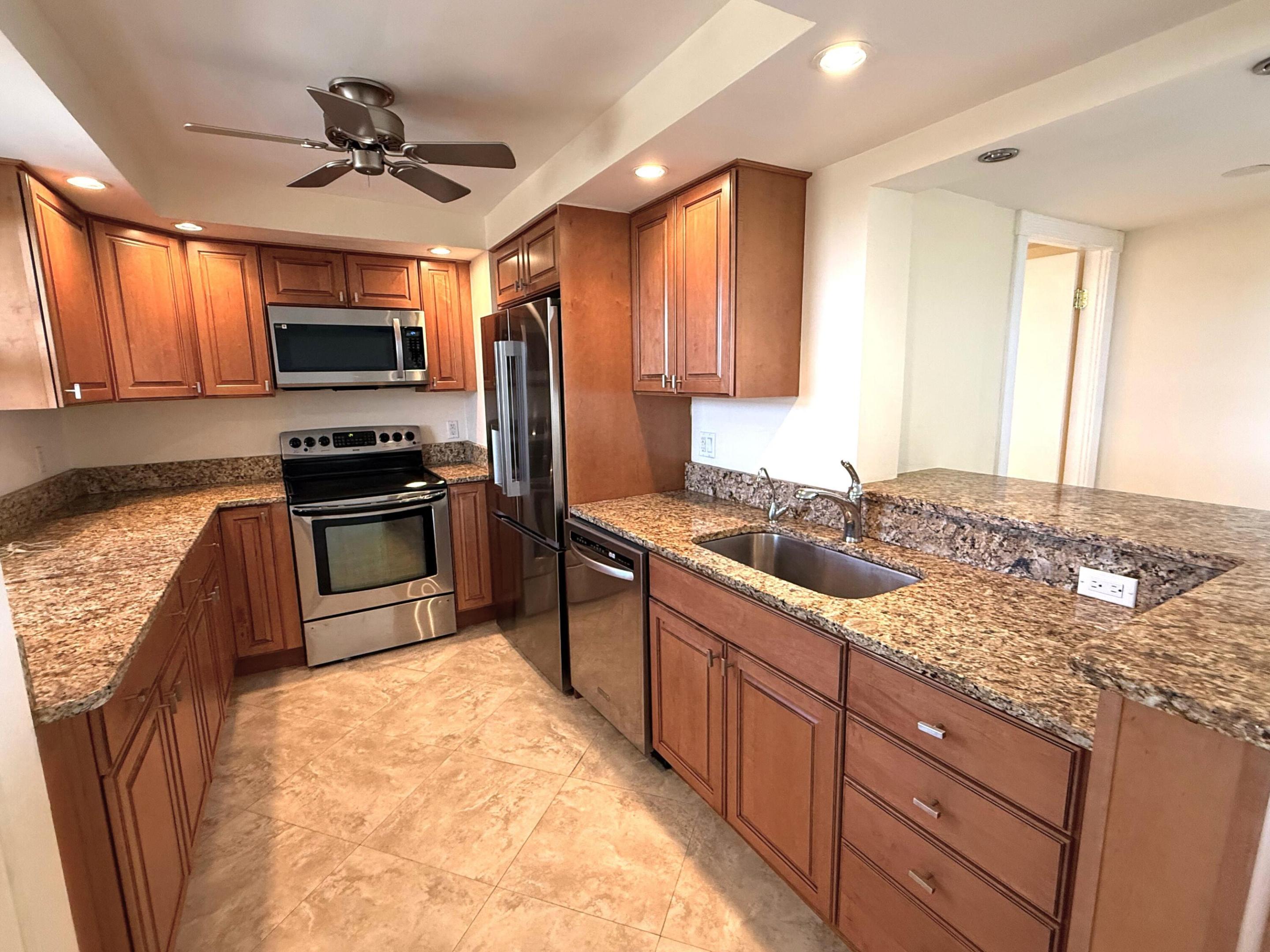 Image 3: Stainless steel appliances & lots of storage