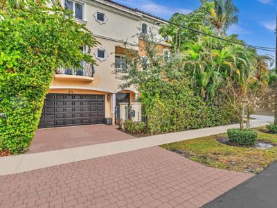 320 NE 16th Ave