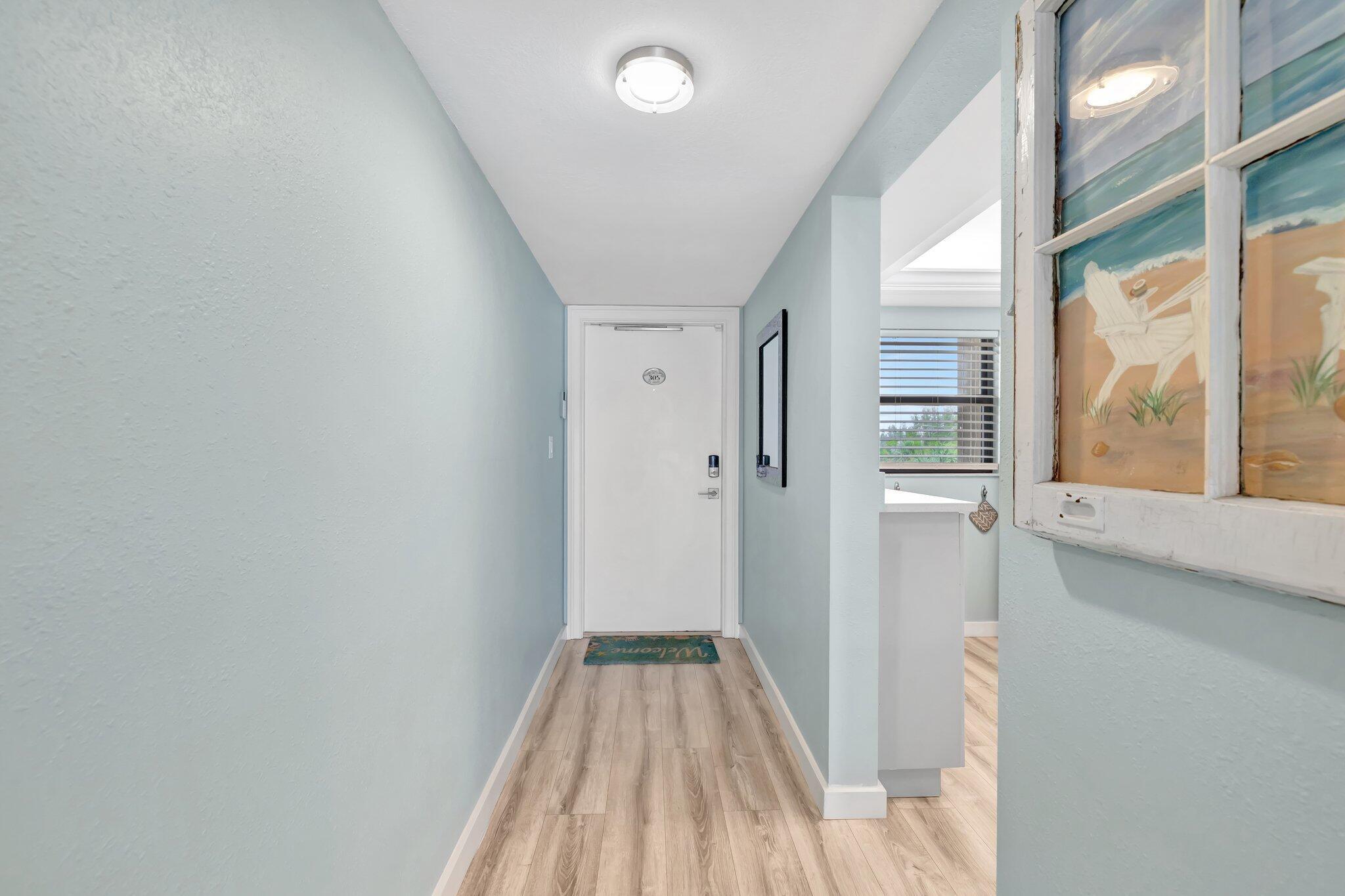 Image 2: Foyer Entry