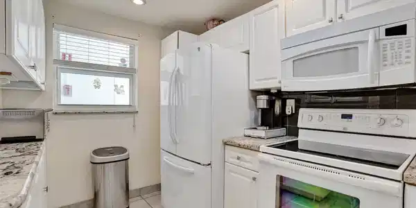 Image 2: Photo 2