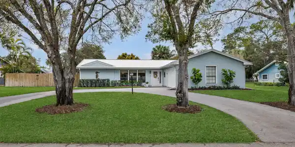 952 SW Pine Tree Lane