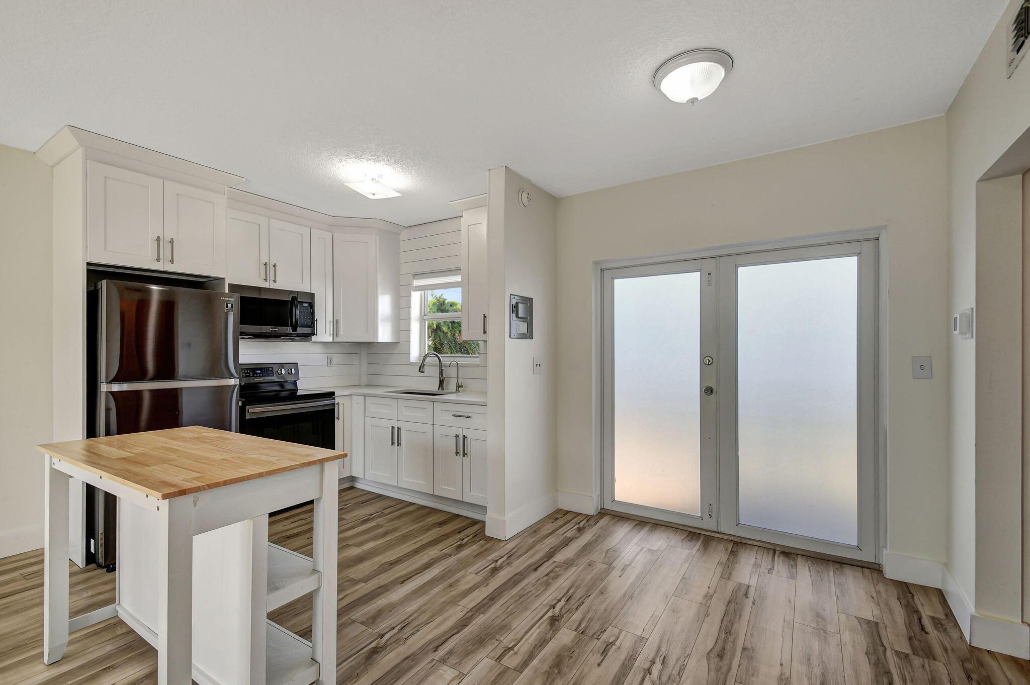 Image 4: 6-web-or-mls-Apartment (3)