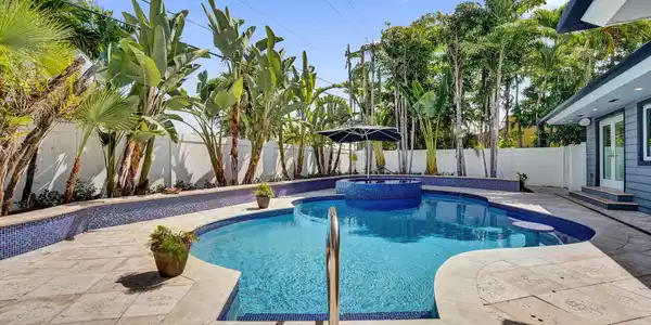 Image 4: Pool/spa area