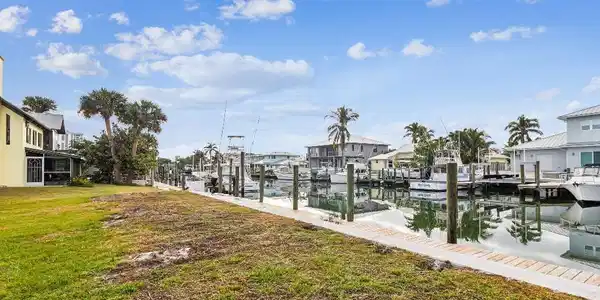 245 Bermuda Beach Dr