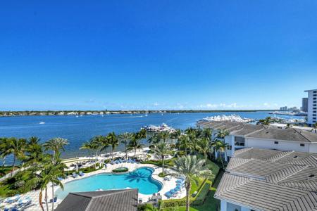 2 Water Club Way