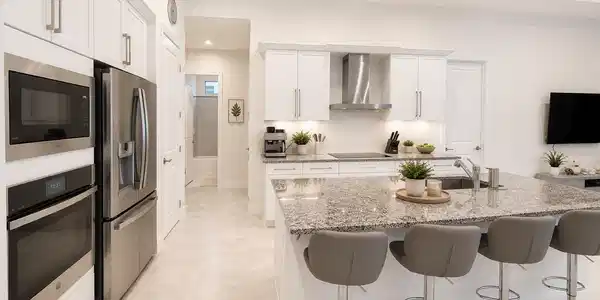 Image 4: Kitchen