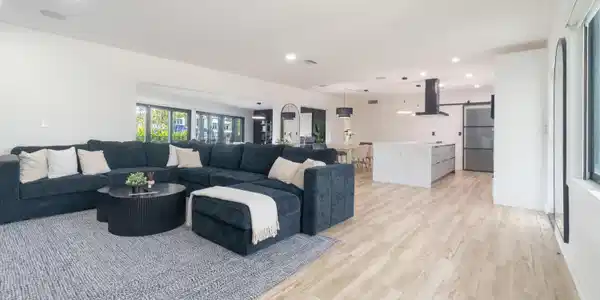 Image 3: 2878 NE 26St-21