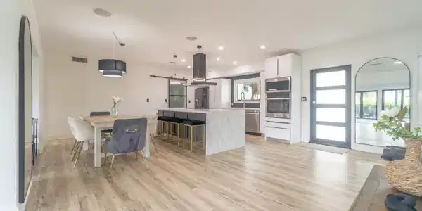 Image 4: 2878 NE 26St-8