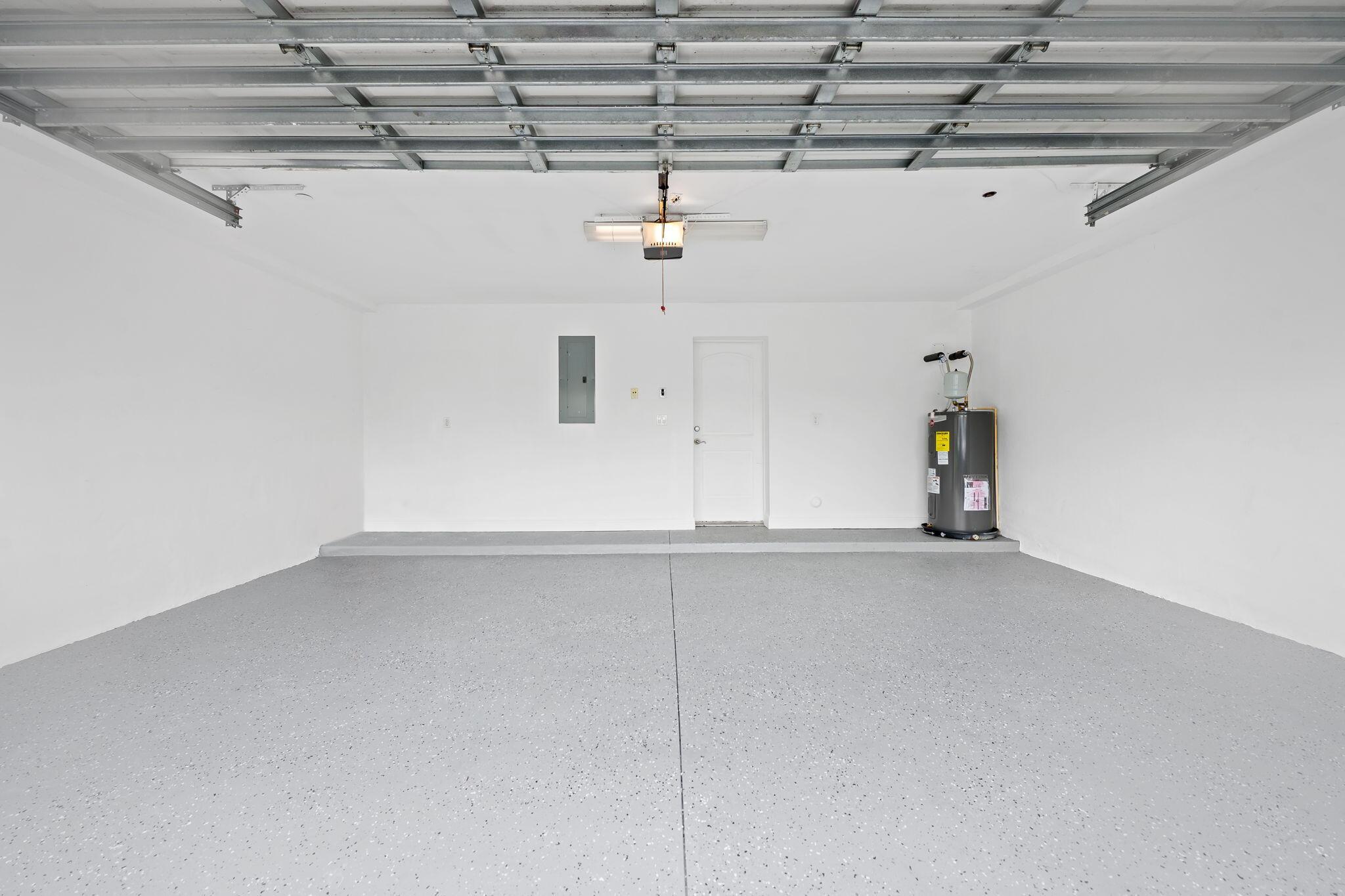 Image 2: Freshly Painted 2-car Garage