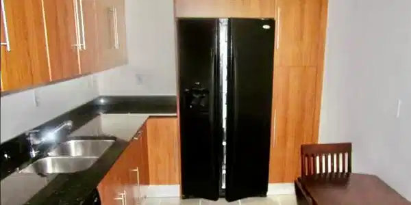 Image 3: Kitchen