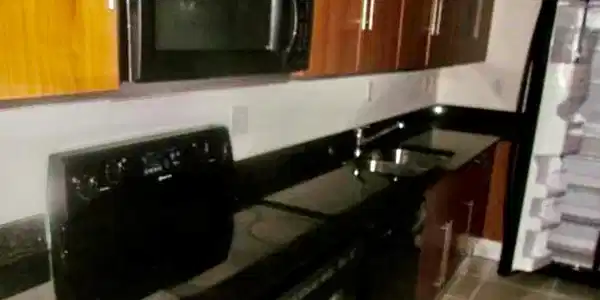 Image 4: Kitchen