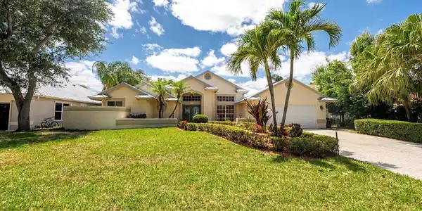 761 SW Lighthouse Drive