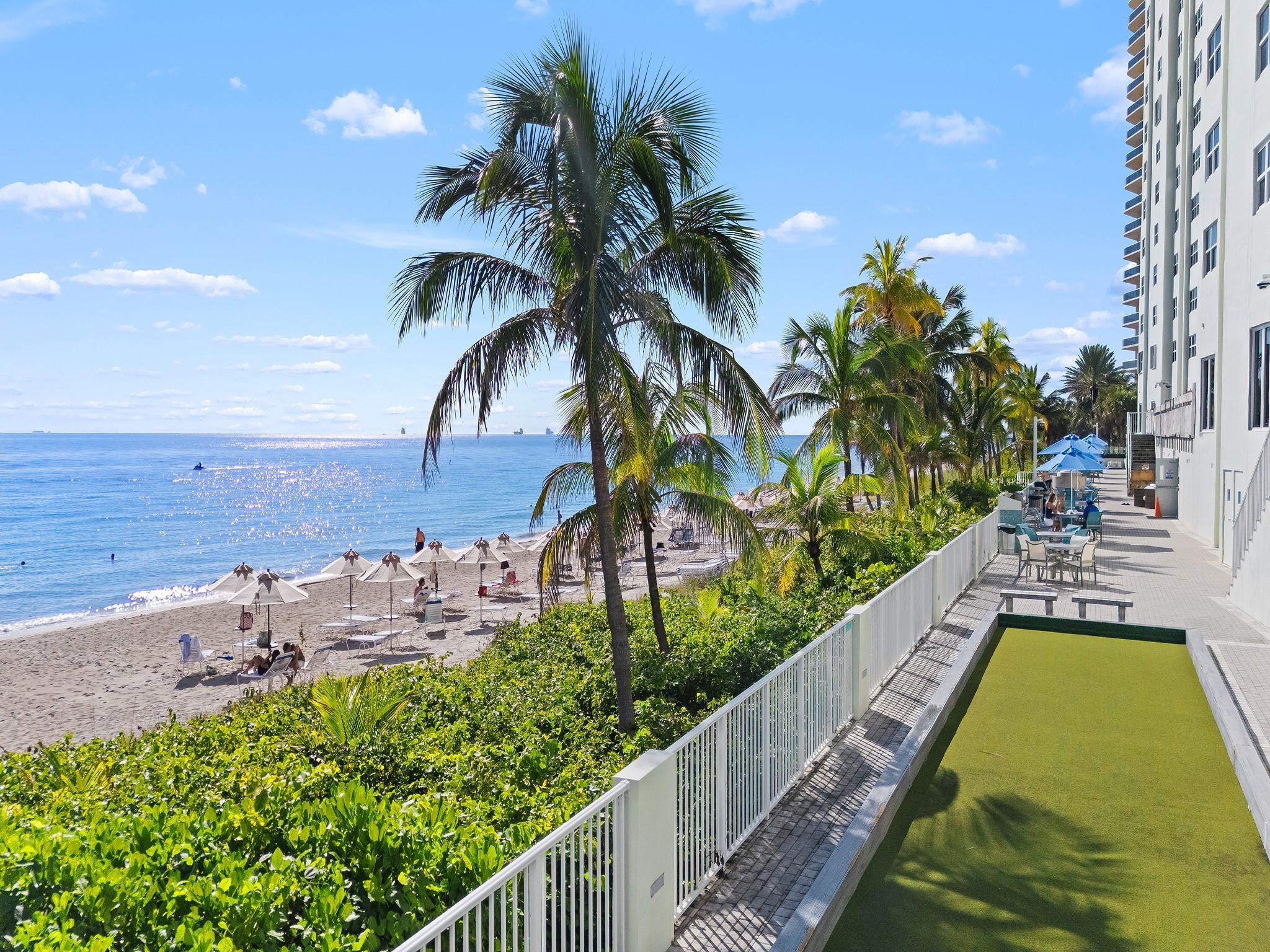 Image 3: southpoint promenade and beach