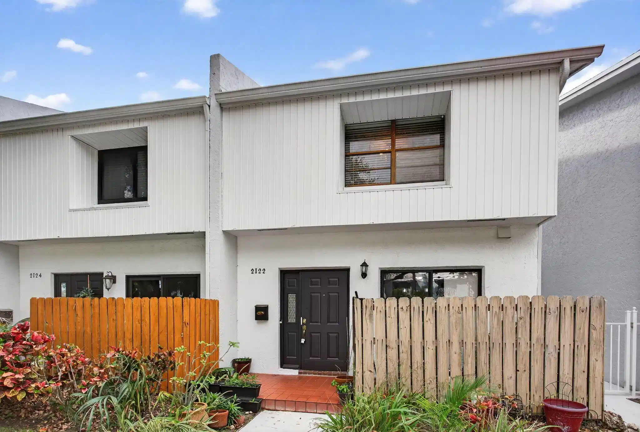 Image 1: 2122 Townhouse Entry