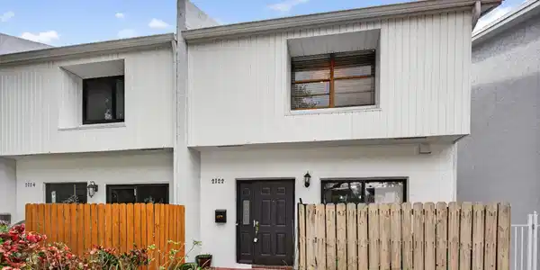 2122 NE 44th Street