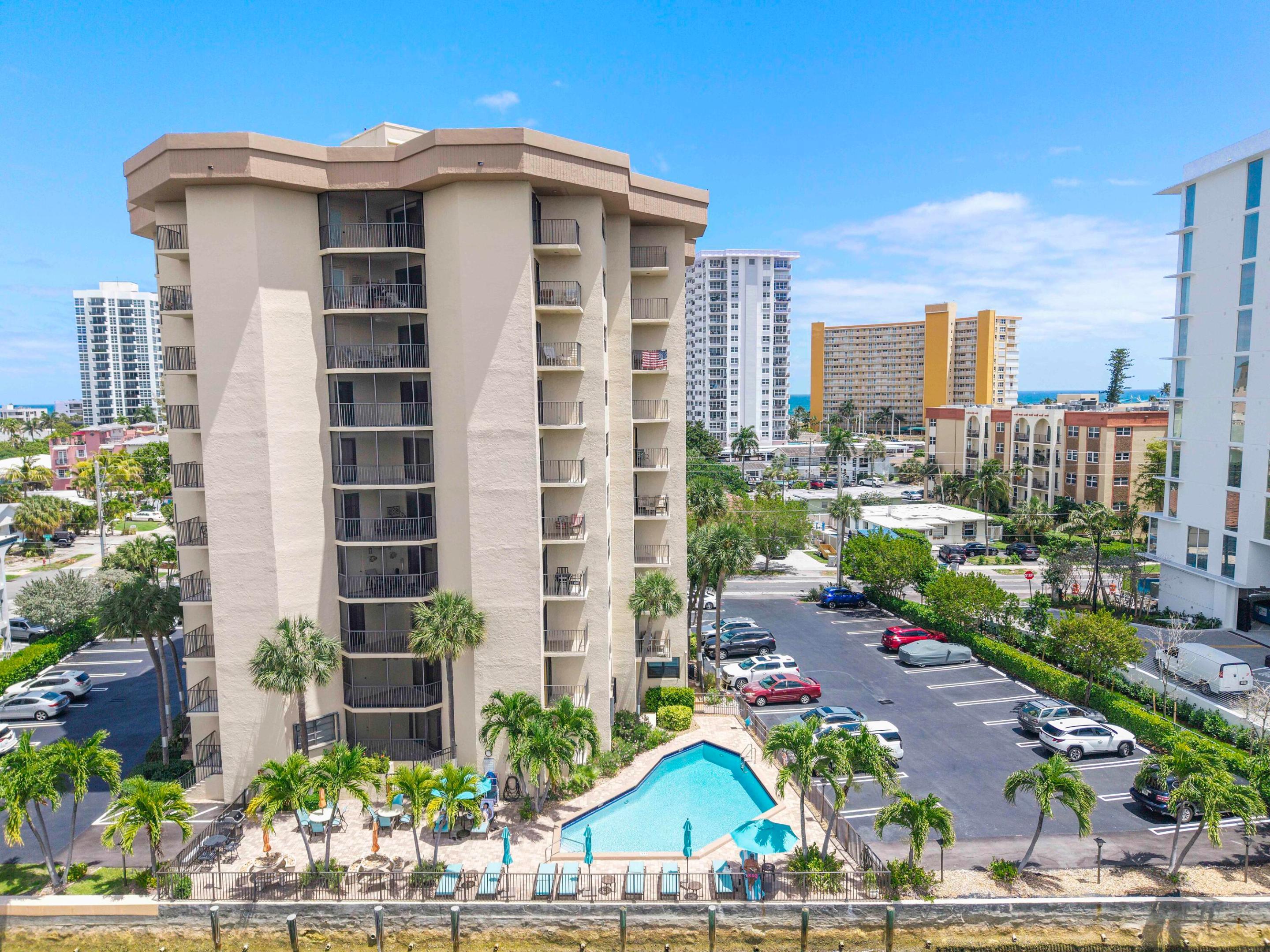 Image 4: 501 N Riverside Dr u203_011