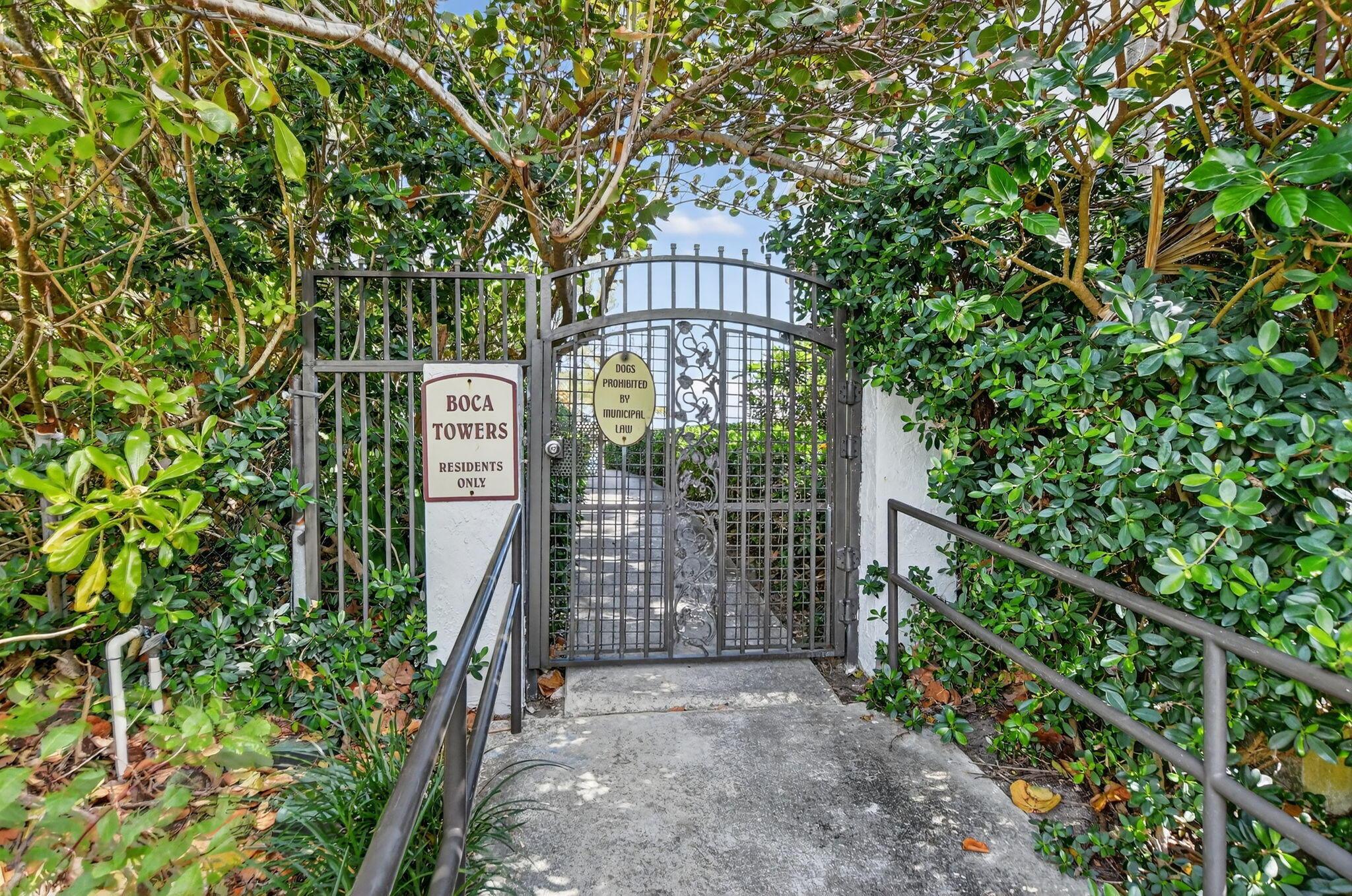 Image 3: Gated Beach Access