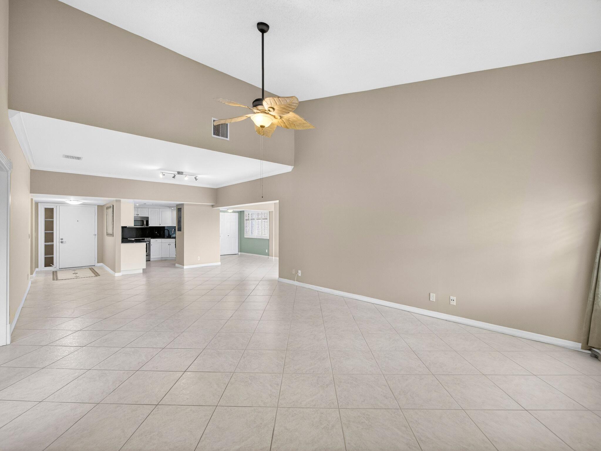 Image 3: Living Room