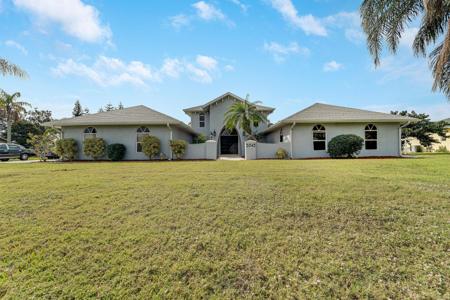 2042 SE Allamanda Drive