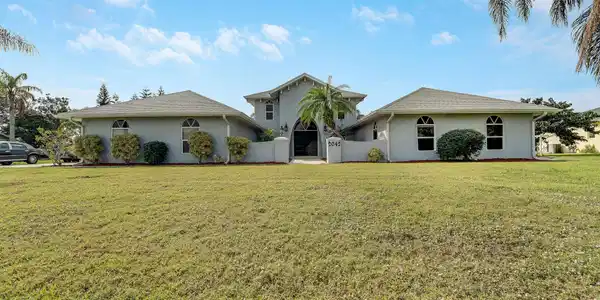 2042 SE Allamanda Drive