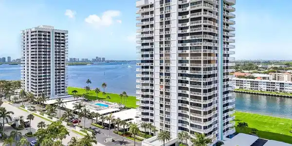 123 Lakeshore Drive