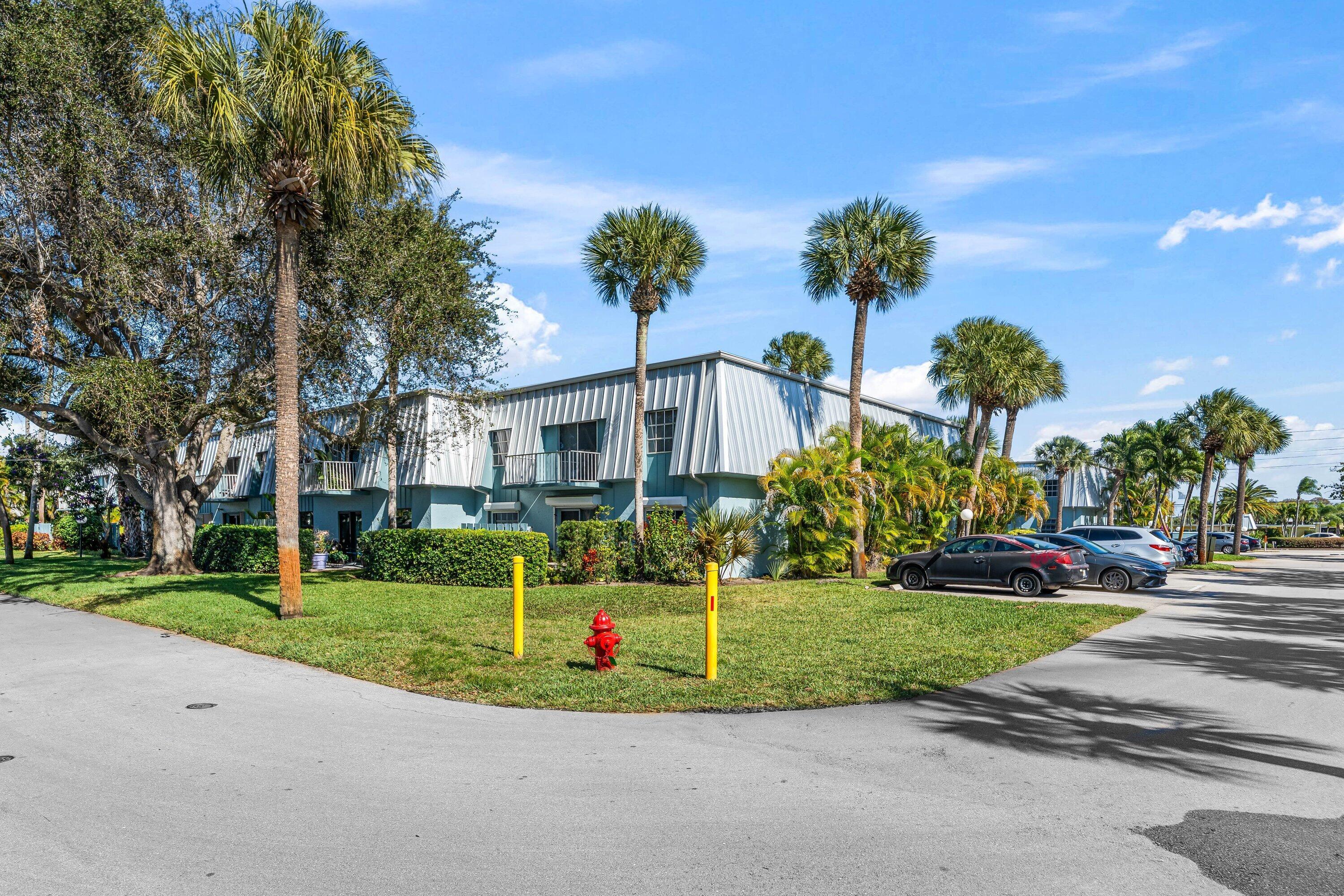 Image 3: 003-950SouthKannerHighway-C10-Stuart-FL-