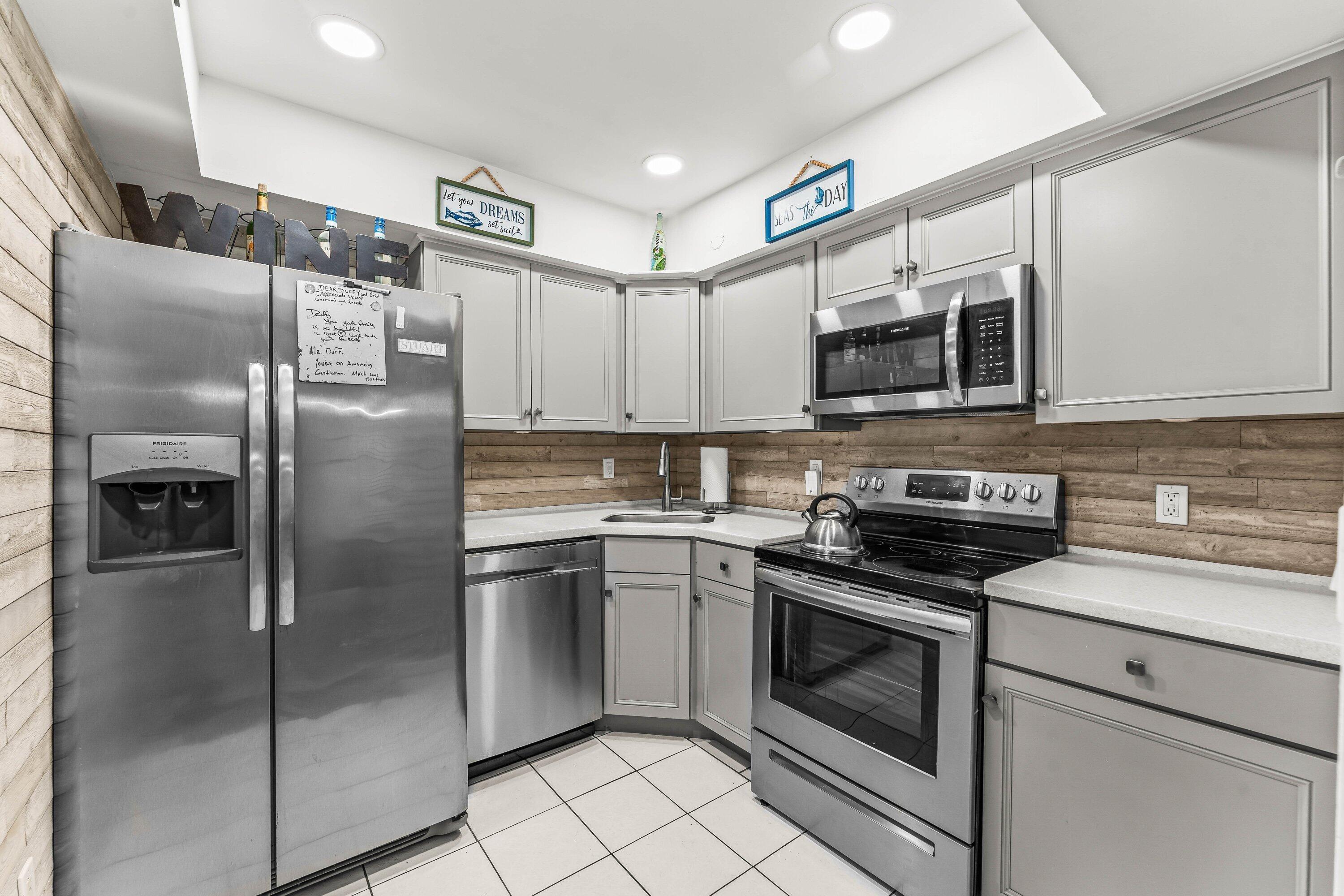 Image 4: Kitchen