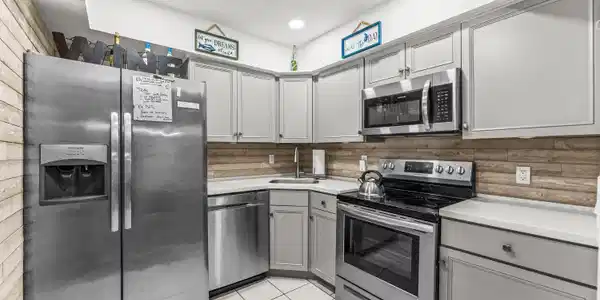 Image 4: Kitchen