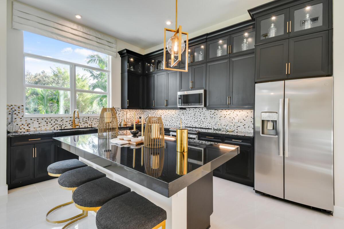 Image 2: Kitchen
