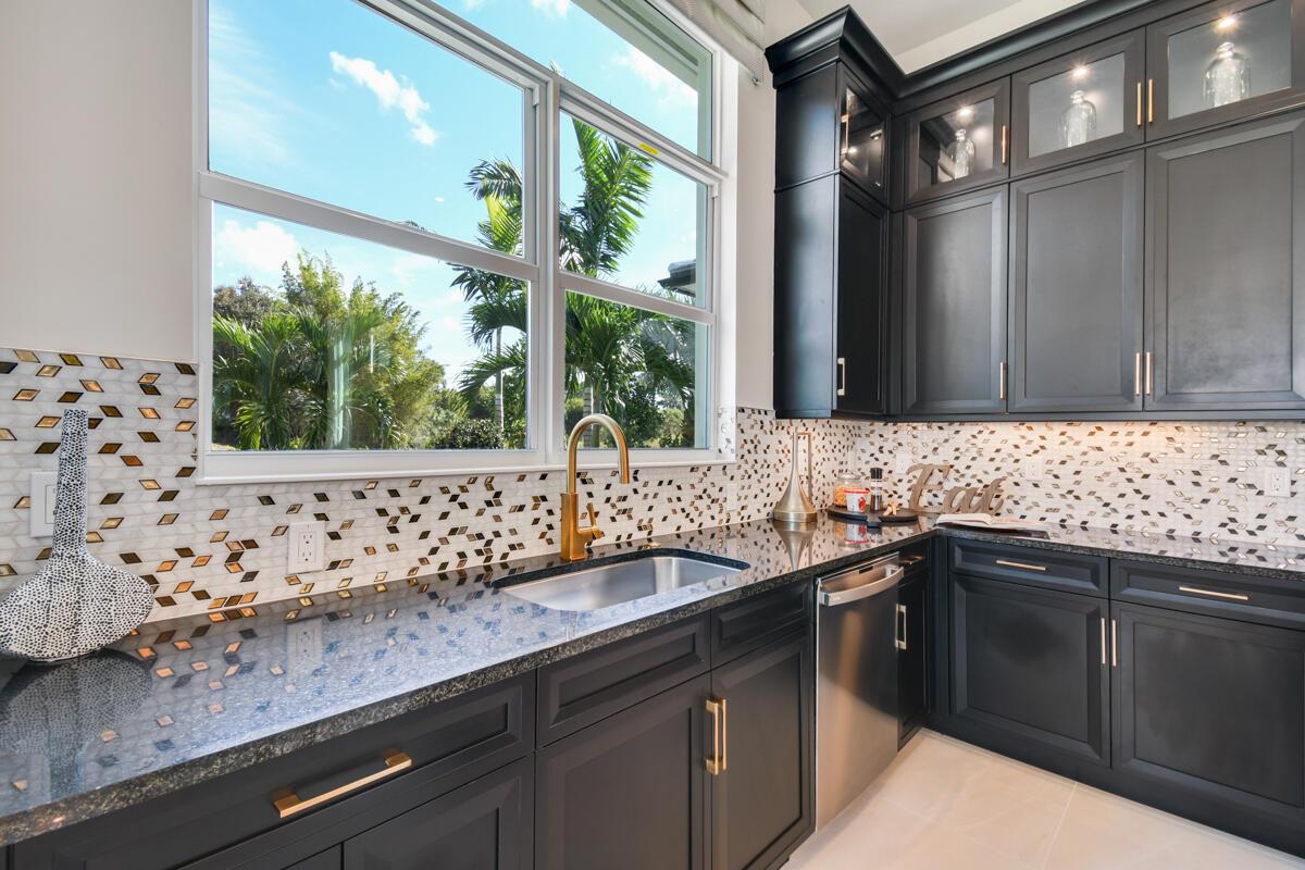 Image 3: Kitchen