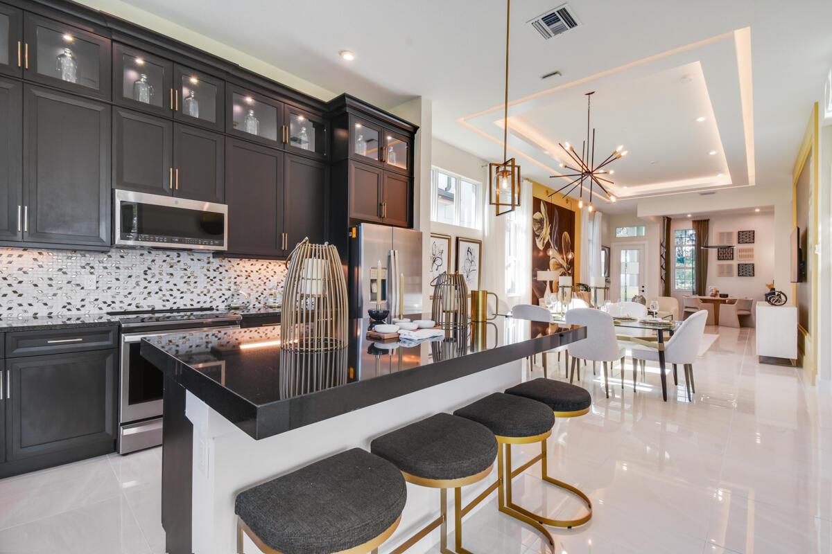 Image 4: Kitchen