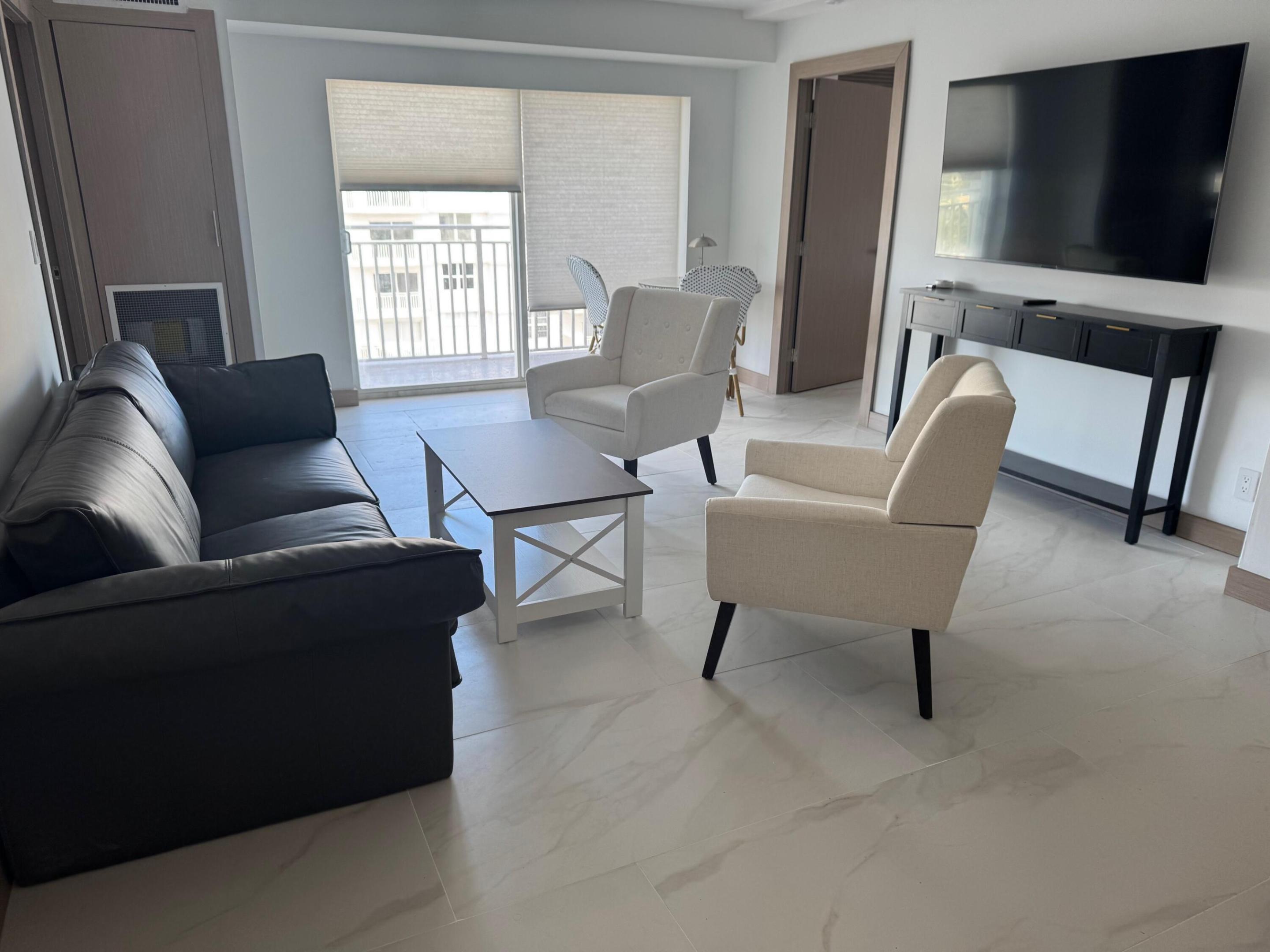 Image 4: Livingroom