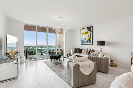 2640 Lake Shore Drive