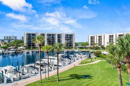 2707 N Ocean Boulevard
