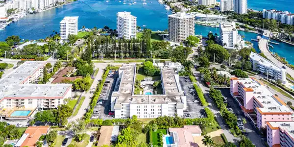 Image 3: 036-800EastCaminoReal-409-BocaRaton-FL-3