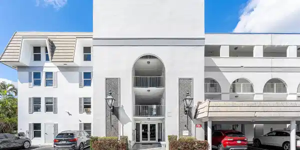 Image 4: 001-800EastCaminoReal-409-BocaRaton-FL-3