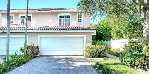 2560 NE 11th Street