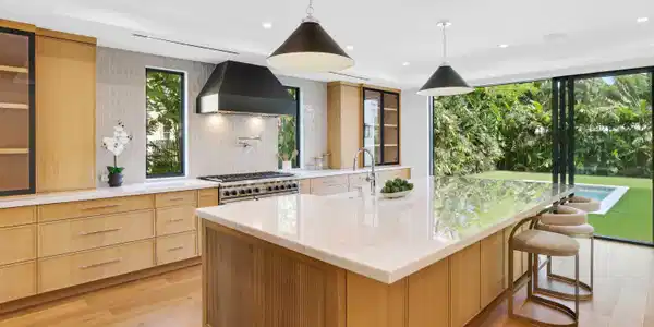 Image 4: Kitchen