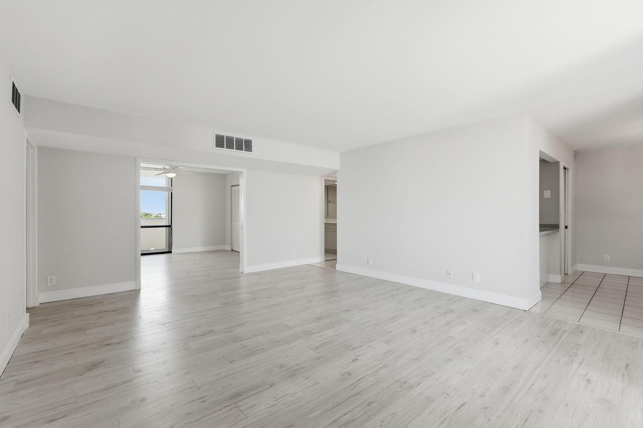 Image 2: Great Living/family space.