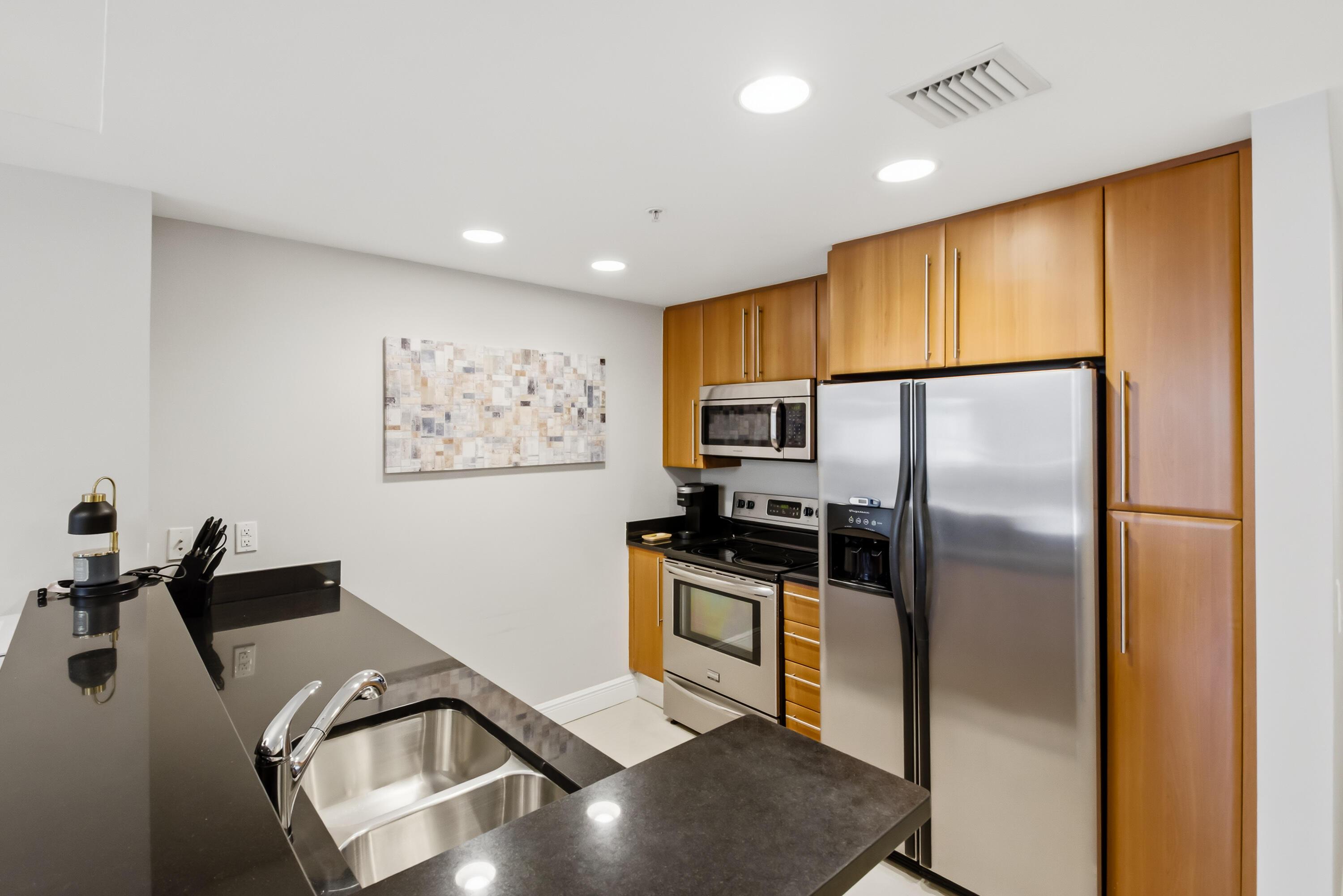 Image 3: 20260615-01-101 SE 20th Ave Unit 201, De