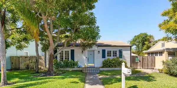 215 S Palmway