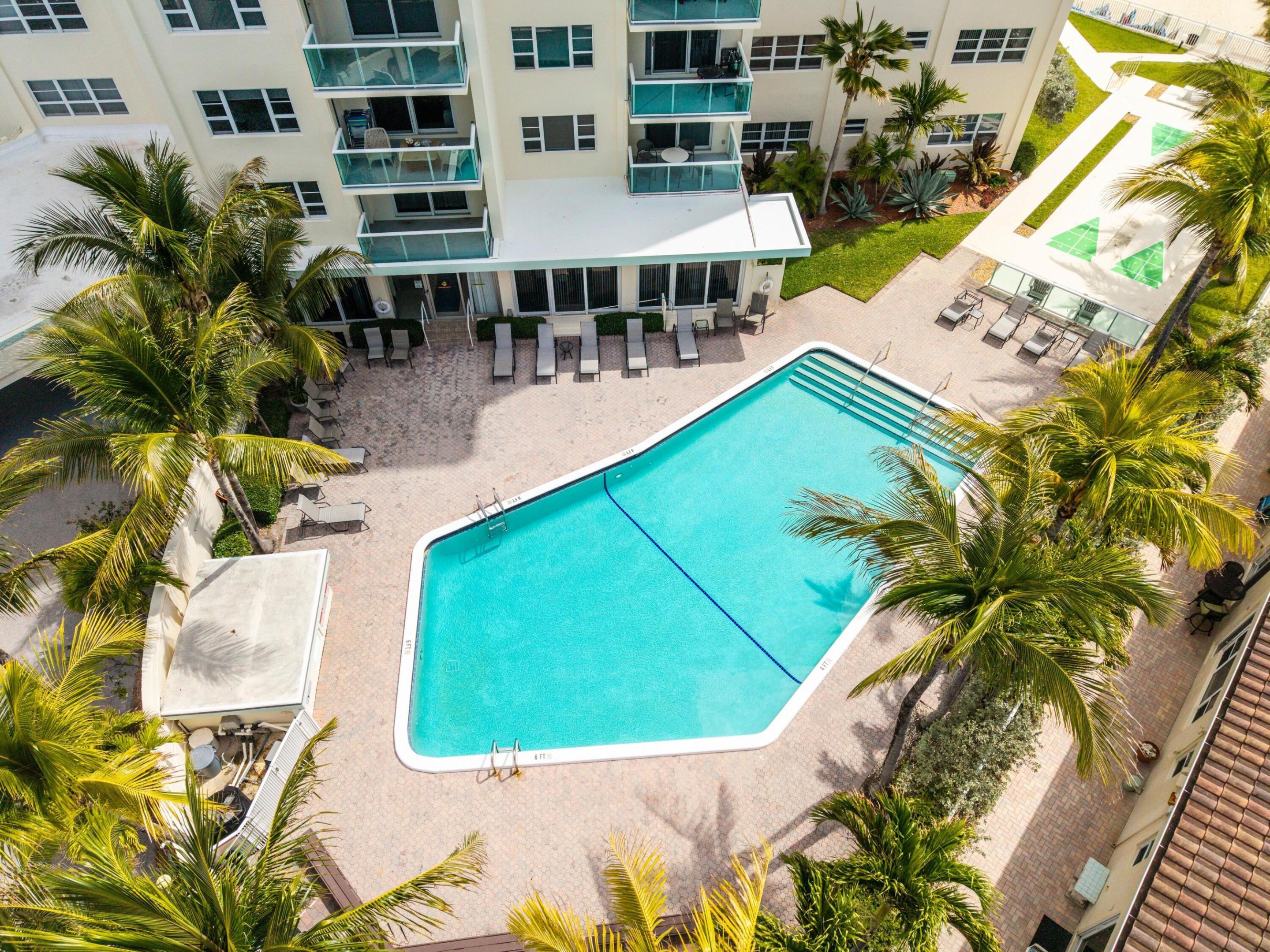 Image 2: 003-004-Pool-4000x3000