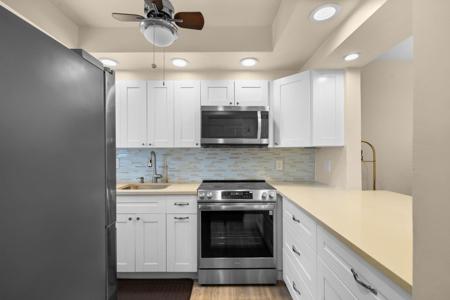 2050 NE 39 St