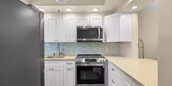 2050 NE 39 St